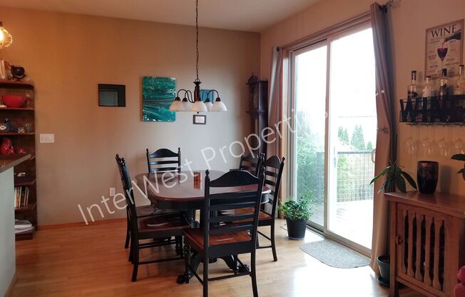 Large 3 Bed 2.5Ba Vancouver Beauty W/ Gas Fireplace, Dog Run, Fenced Yard & So Much More!