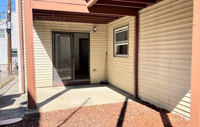 1 bed, 5.5 baths, 750 sqft, $2,100, Unit 1