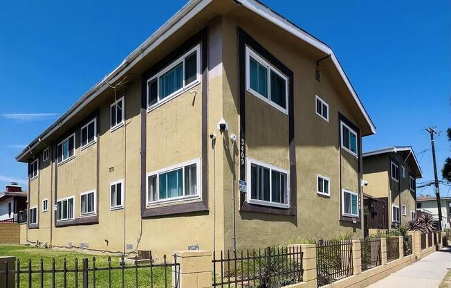 3409 W 104 ST