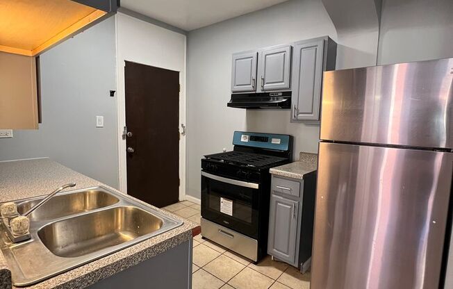 2 beds, 1 bath, $1,450, Unit 7152-3E