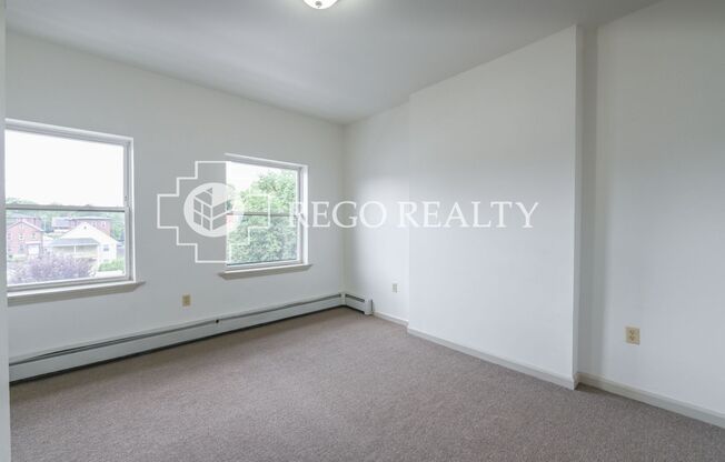 3 beds, 1 bath, 943 sqft, $1,750, Unit 301