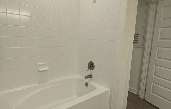 2 beds, 2 baths, 1,150 sqft, $1,880, Unit 20-2014