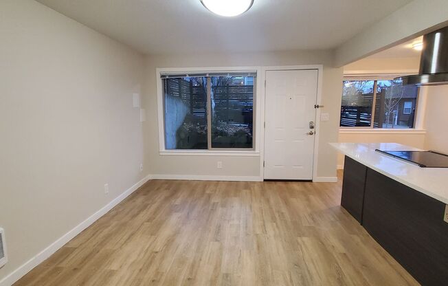 1 bed, 1 bath, 700 sqft, $2,075, Unit 13