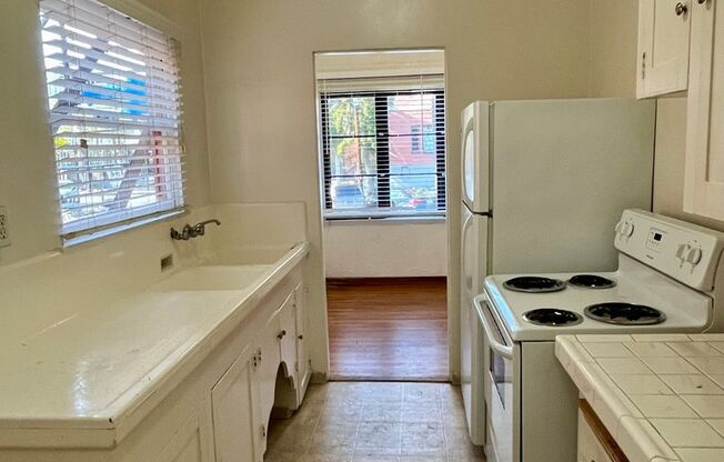 Large Private 1 Bed/ 1 Bath-Bankers Hill