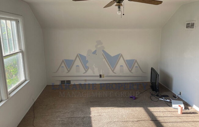 1526 GRAND AVE