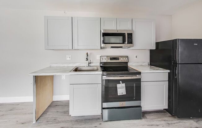 3 beds, 1 bath, $2,300, Unit Unit 10