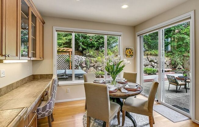Craftsman Single-family House Redmond Available for Rent!