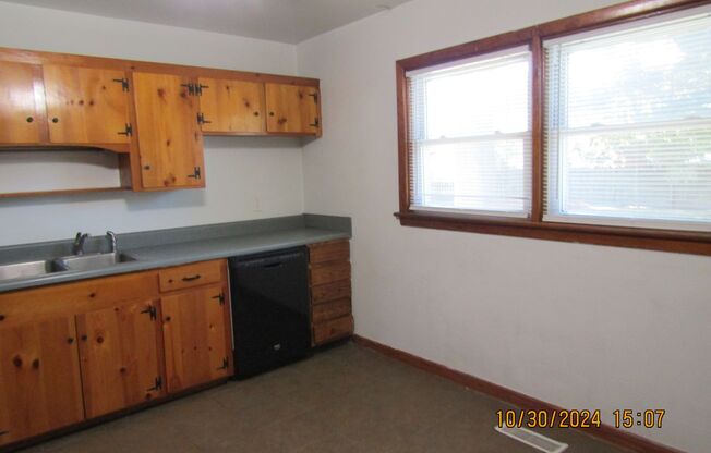 3 beds, 1 bath, $1,595