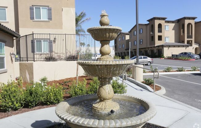 3 beds, 2 baths, 1,293 sqft, $3,095, Unit 600-303