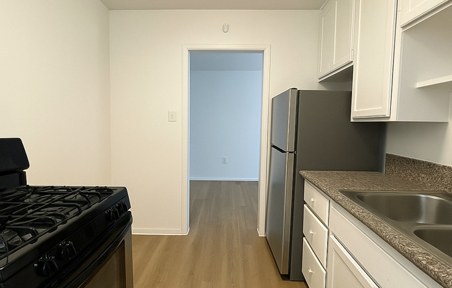 3 beds, 1 bath, 1,100 sqft, $2,550, Unit Unit #3