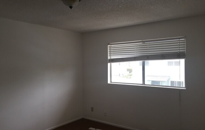 3 beds, 2 baths, $6,000, Unit 4