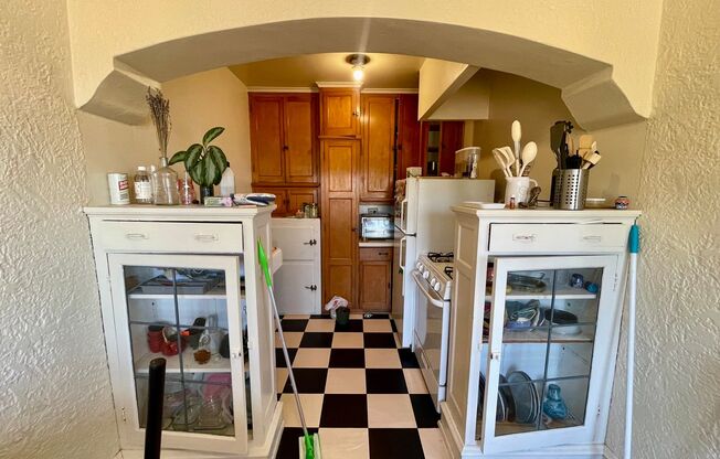 Studio, 1 bath, $895, Unit 304