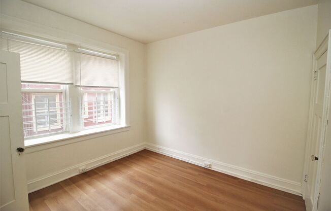 "Avon Apartments" - 6 E. Read St