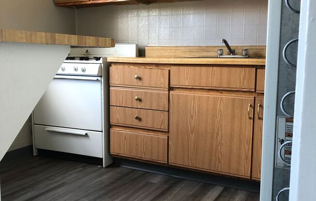 3 beds, 1 bath, 1,500 sqft, $1,325, Unit 1613-00
