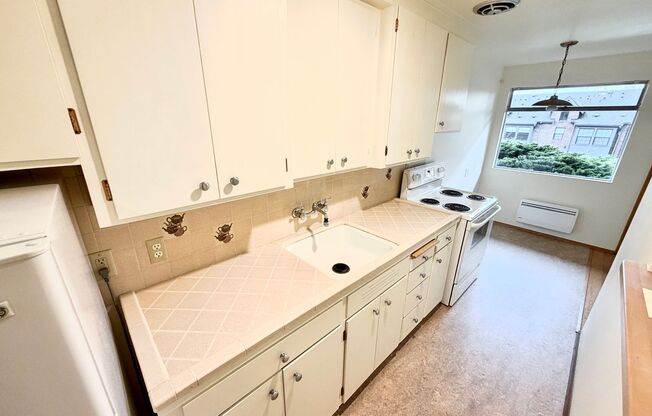 Beautiful One Bed in Queen Anne!