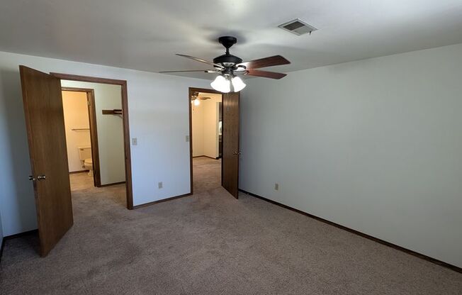 2 beds, 2 baths, 1,034 sqft, $1,229, Unit 1401 082