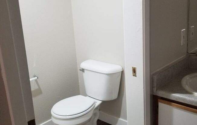 2 beds, 2 baths, 916 sqft, $1,550, Unit 243