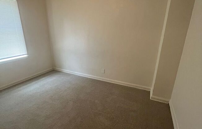 2 beds, 1 bath, $750, Unit # 1