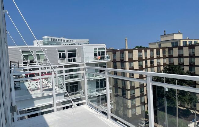 1 bed, 1 bath, 774 sqft, $1,695, Unit 604