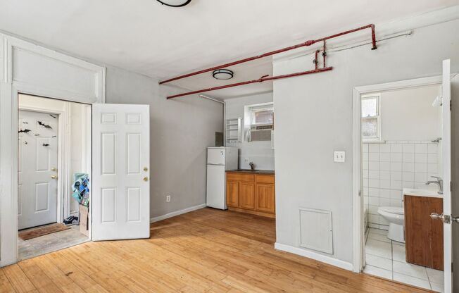 Studio, 1 bath, 300 sqft, $990, Unit 3412 Spring Partners LP-LLFE