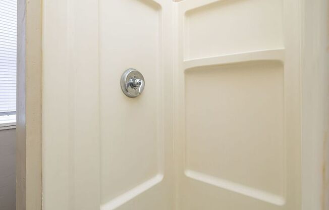 Studio, 1 bath, $875, Unit 10