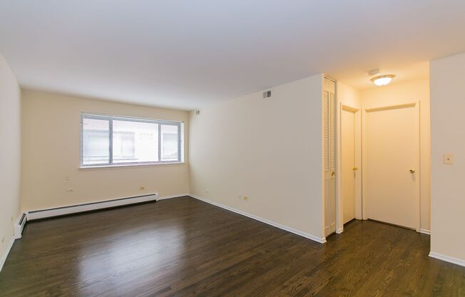 1 bed, 1 bath, 700 sqft, $1,825, Unit 425