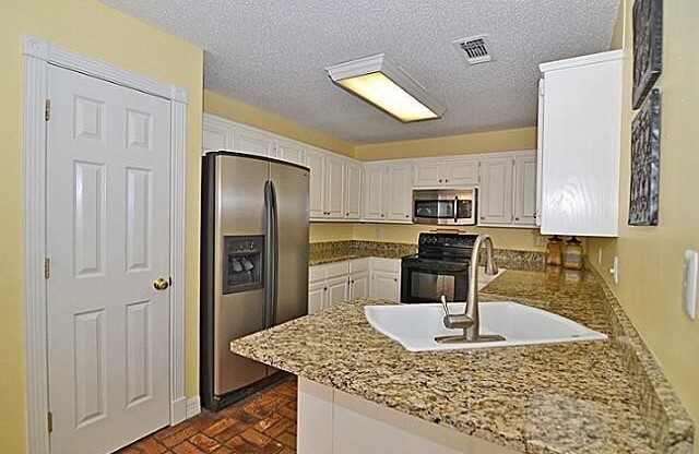 340 RAINTREE DR