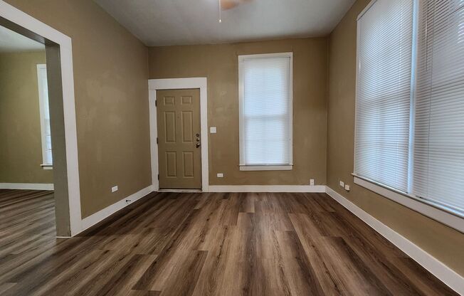 1/1  Walking Distance to Downtown Restaurants & Shopping & Farmers Market ! Corner Lot, Washer, Dryer & Fridge Included
