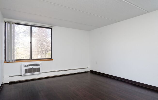 2 beds, 1.5 baths, 893 sqft, $1,495, Unit 304