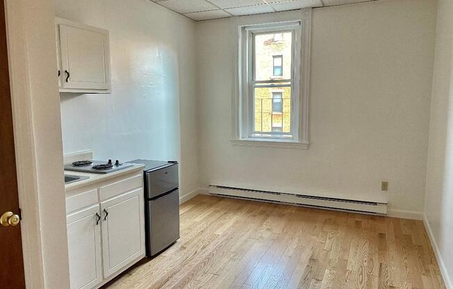 Studio, 1 bath, $2,095, Unit 4