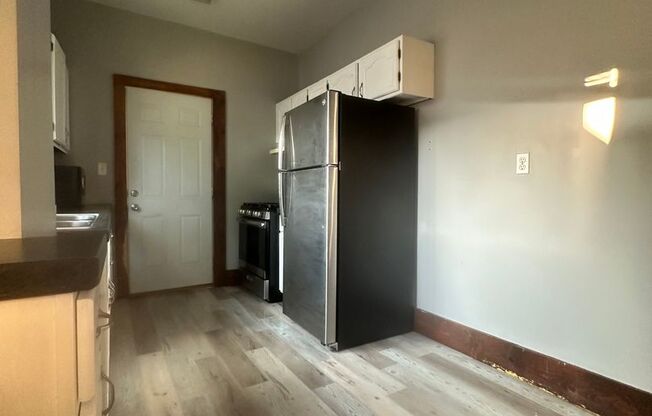 1 bed, 1 bath, $650, Unit Unit 4