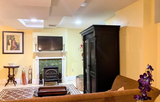 366 WALNUT AVE