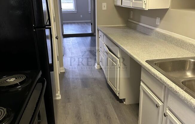 1619 N Liberty Street -Unit 1 Downstairs Independence, MO 64118/ Recently Remodeled/ 3 Bedroom 2 bath/ Duplex Ground Unit