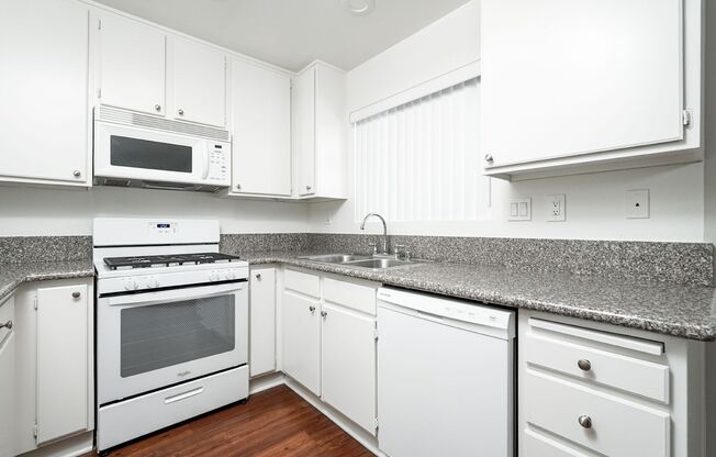 1 bed, 1 bath, 700 sqft, $2,000, Unit 19