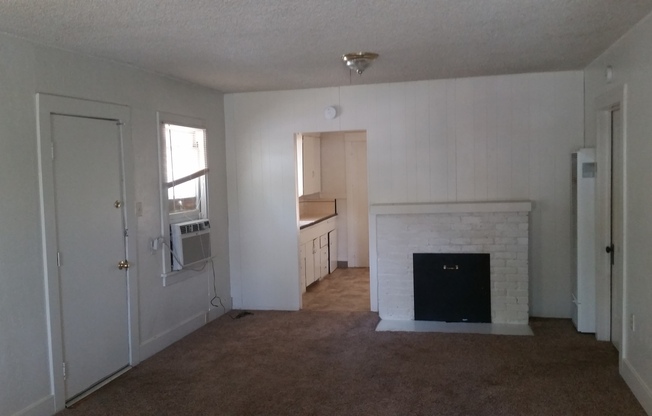 2 beds, 1 bath, $1,595