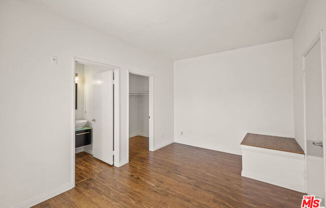 1216 S SHERBOURNE DR