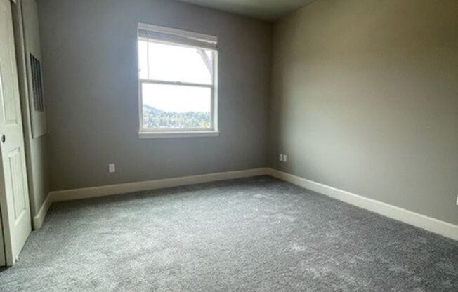 3 beds, 2 baths, 1,253 sqft, $2,195, Unit 319