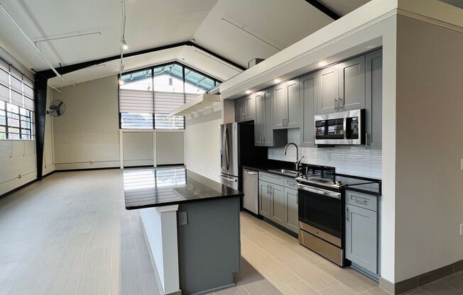 3 beds, 2 baths, 2,686 sqft, $2,650, Unit Unit 106