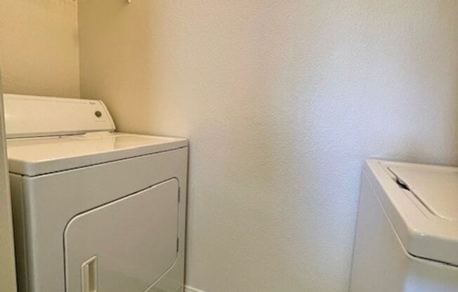 2 beds, 2 baths, $1,350, Unit # 1075