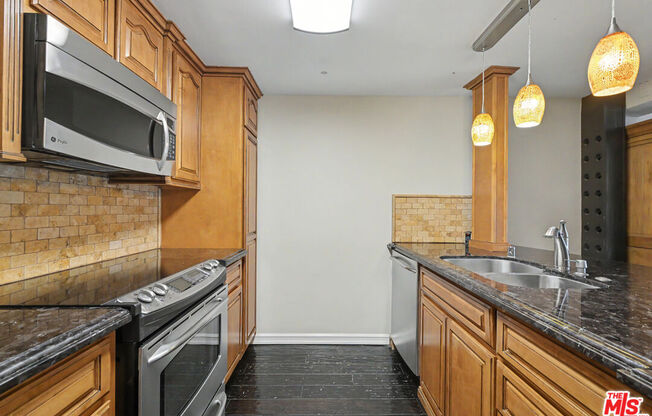 2 beds, 2 baths, 1,088 sqft, $4,800, Unit 510
