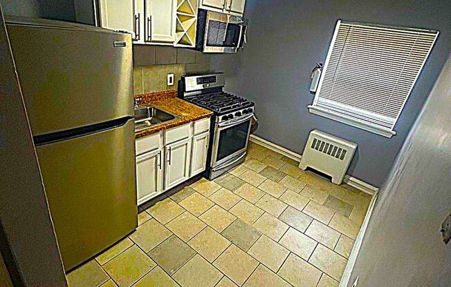 1 bed, 1 bath, $1,100, Unit Apt. 2
