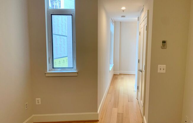 1 bed, 1 bath, $2,500, Unit 322
