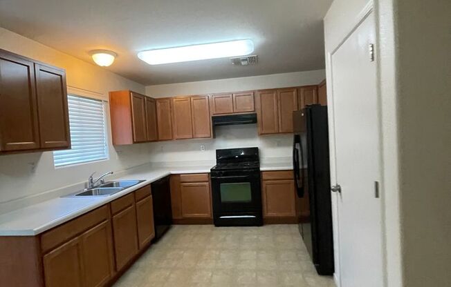 3 beds, 2.5 baths, $2,000