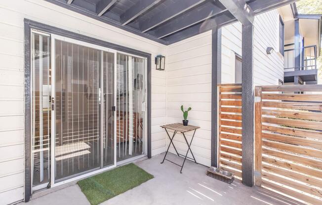 2 beds, 1 bath, 780 sqft, $999