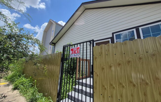 1219 GREGG ST