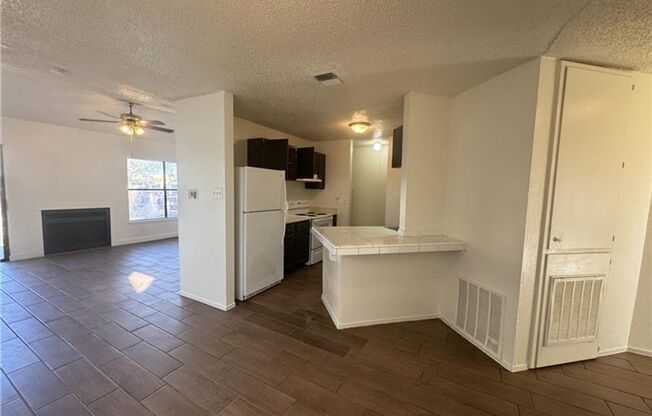 3 beds, 2 baths, $1,225