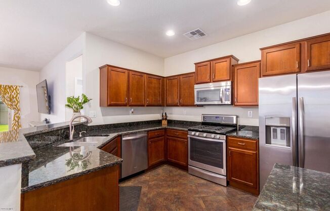 Gorgeous 3bed/2bath single level home in North Peoria!! Best Schools !!