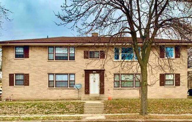 3 BDR 1 1/2 BTH in West Allis
