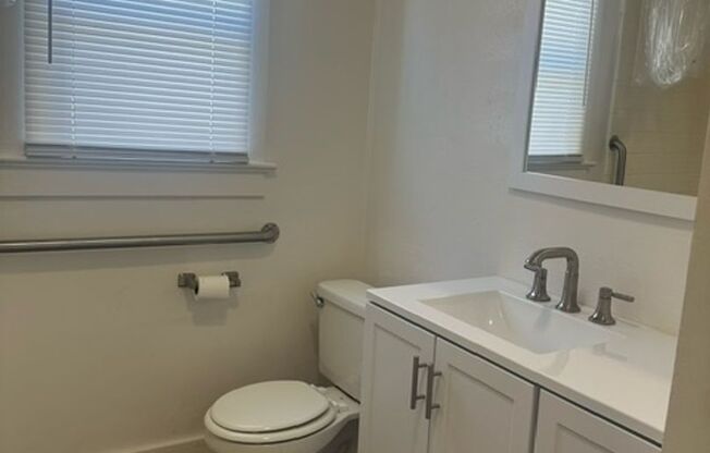 2 beds, 1 bath, $1,250, Unit 113-1/2