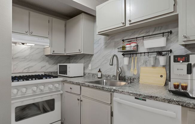 1 bed, 1 bath, 610 sqft, $849